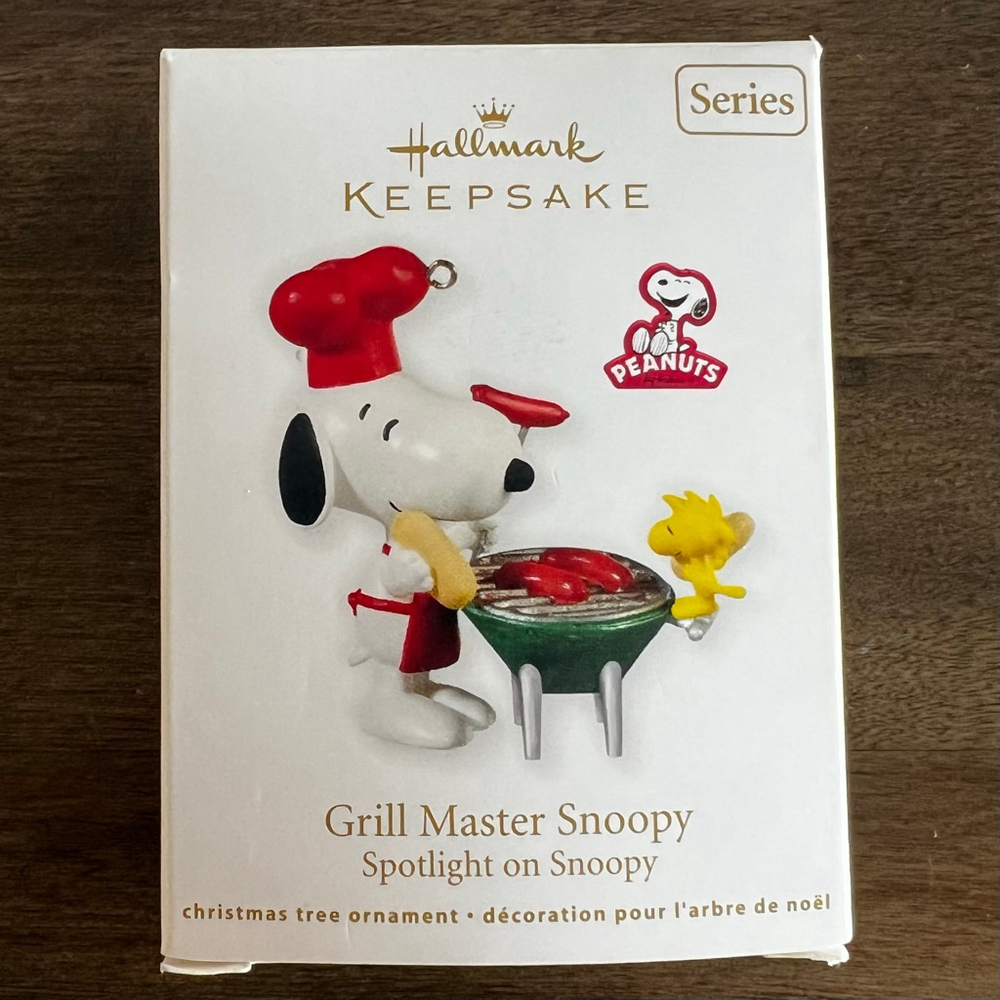 Hallmark Grill Master Snoopy Christmas Tree Ornament #1317